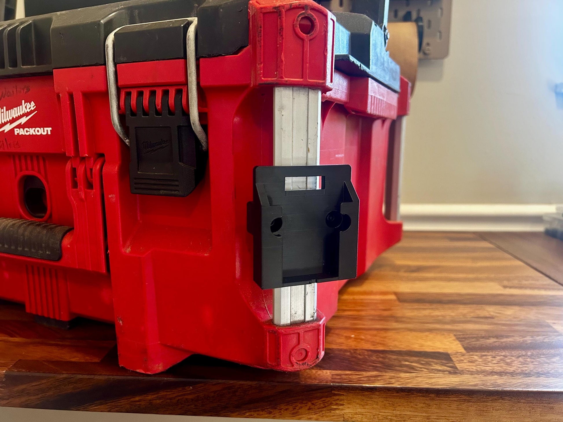 Milwaukee PACKOUT Rail Mounted Single Battery Holder: Fits Dewalt, Ryobi, Rigid, & More Batteries
